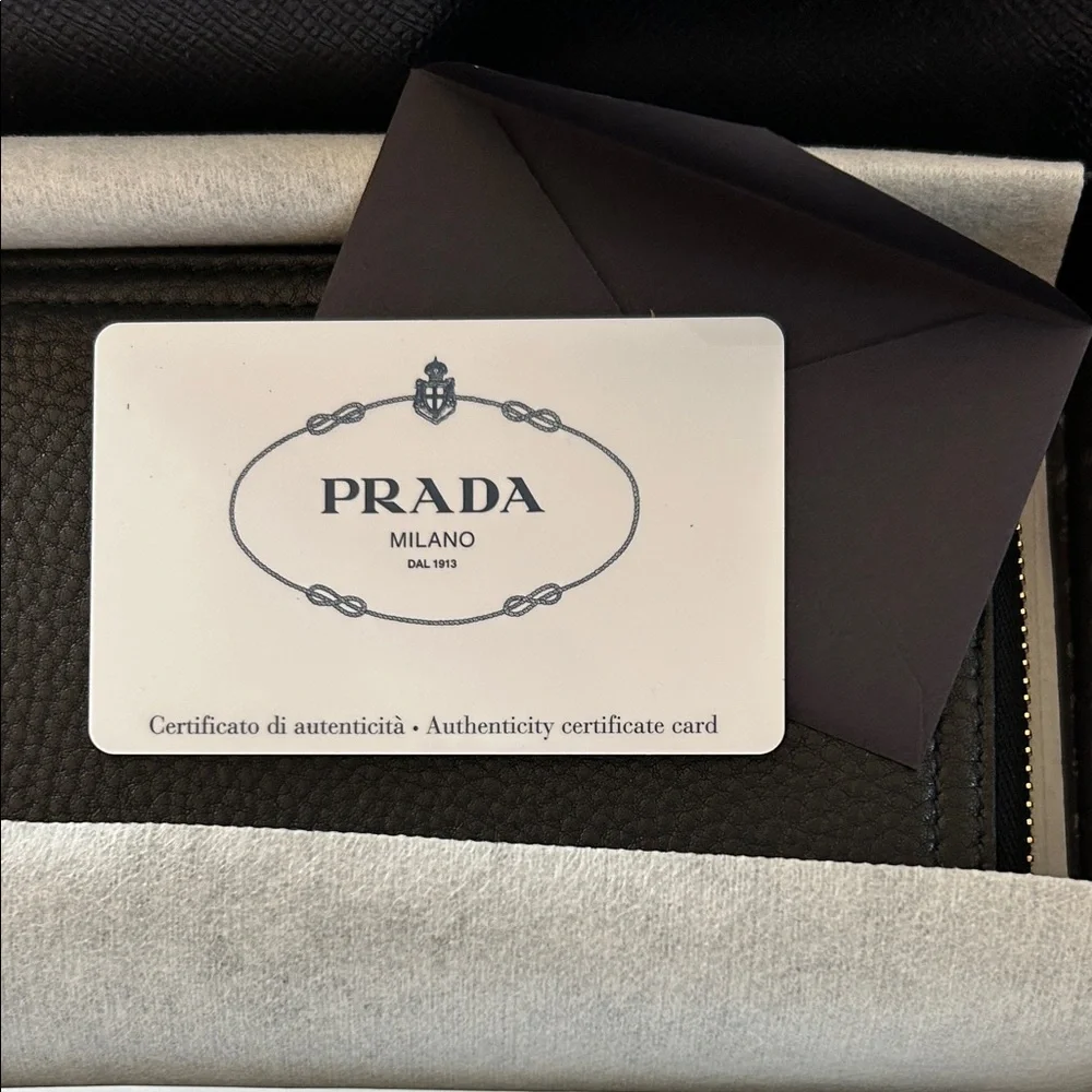 Prada Vitello Daino Black Zip-Around Wallet with Gold Logo - NIB - Picture 3 of 6